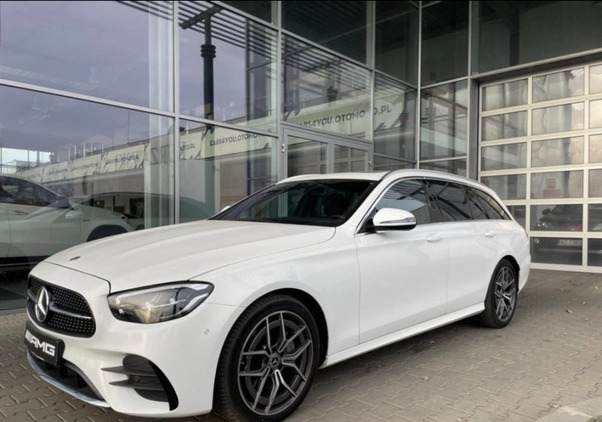 Mercedes-Benz Klasa E cena 195000 przebieg: 68000, rok produkcji 2020 z Gdynia małe 529